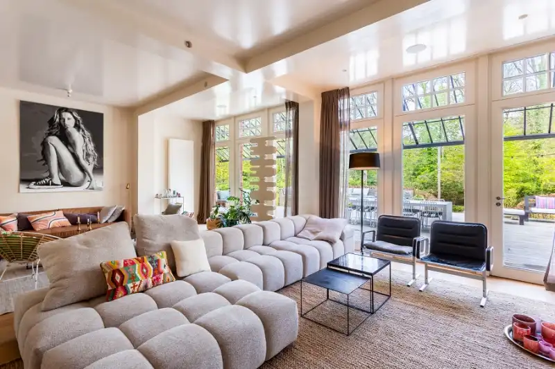 Unieke karaktervolle villa met parktuin, zwembad en een zee van ruimte,luxe alom! foto 8