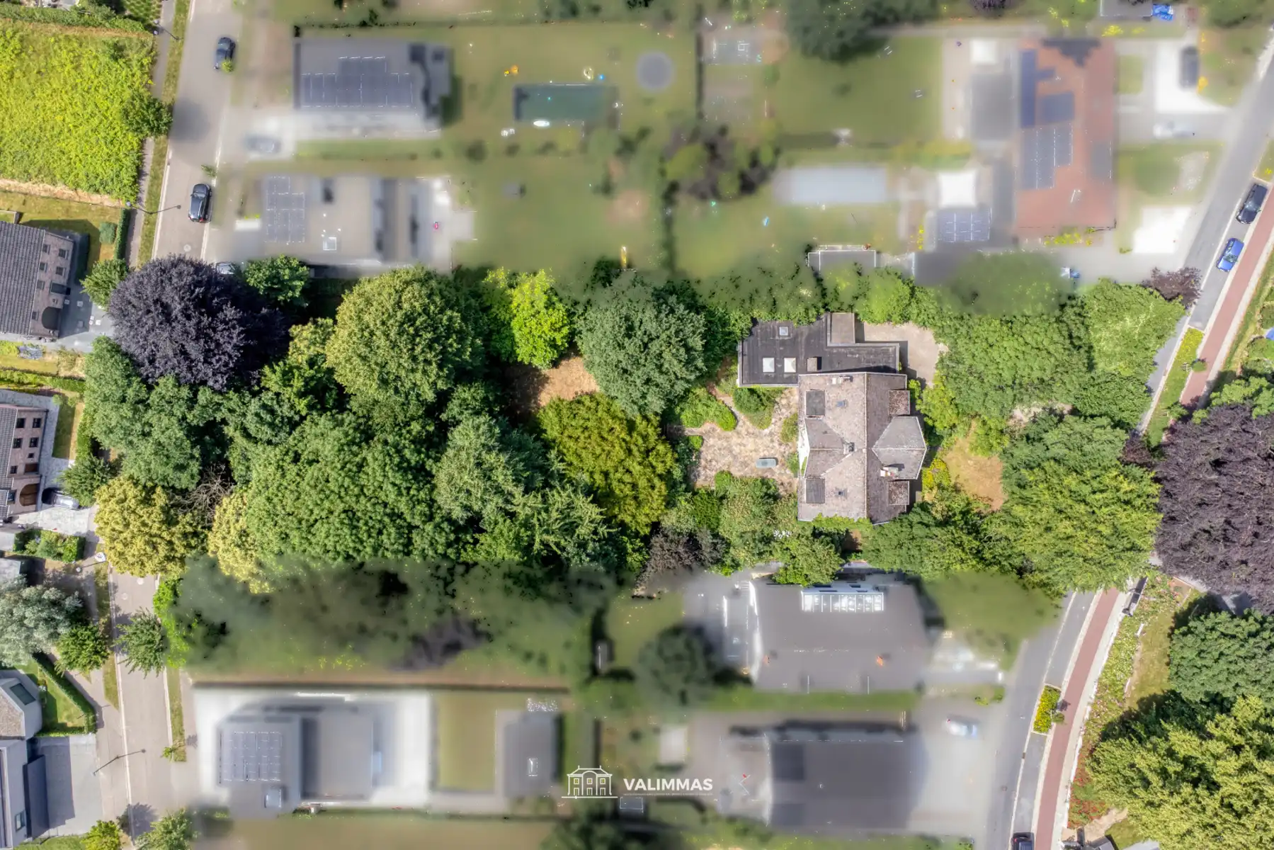 Uniek gelegen en zeer ruime doktersvilla met mooie tuin .... foto 22