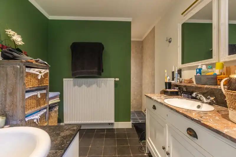 Verder af te werken, doch onmiddellijk bewoonbare ruime woning (399m²)  met 4 slpks (meer mogelijk), tuin, garage ....ENERGIELABEL C... foto 12