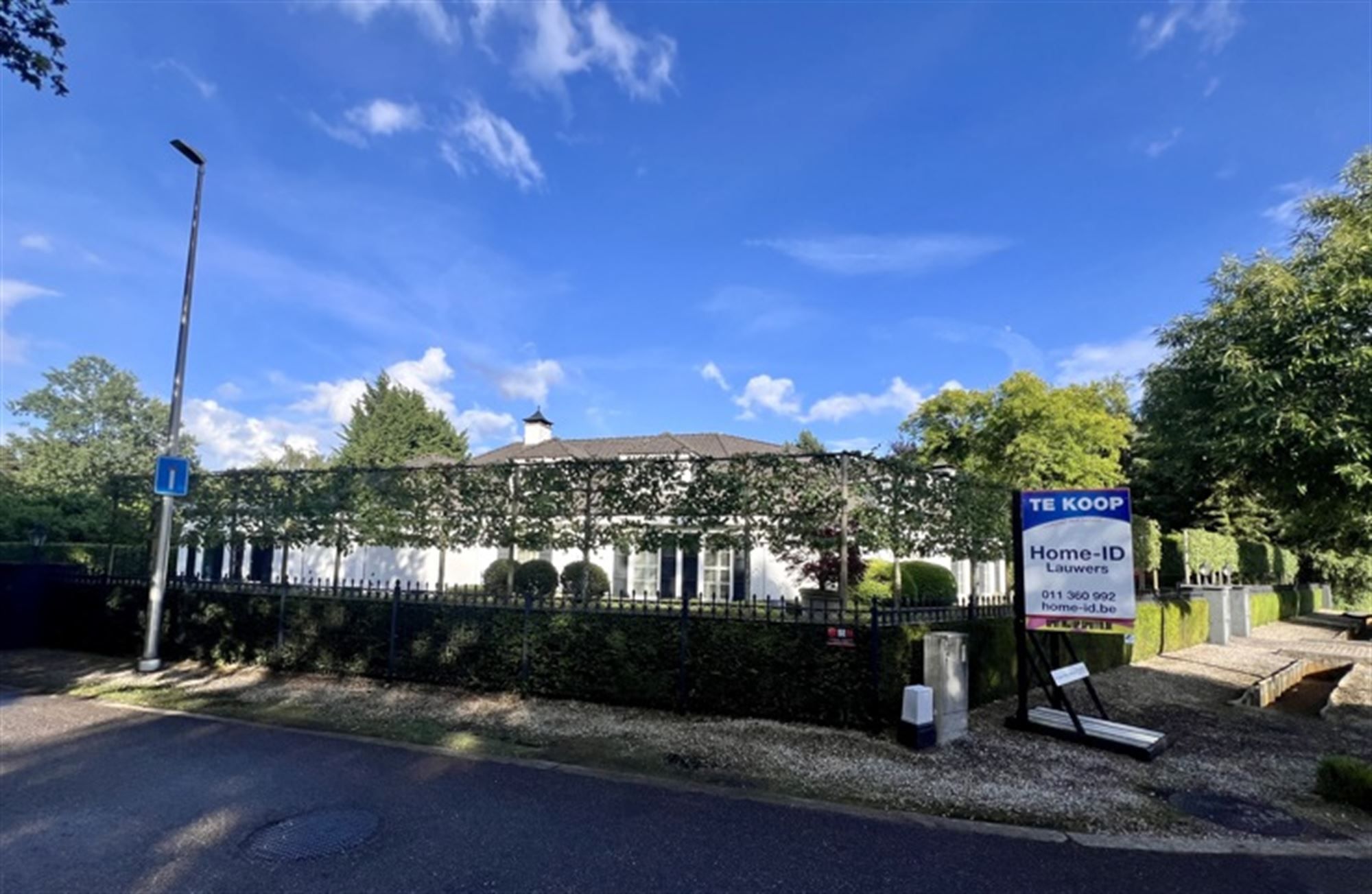 Villa met binnen en buitenzwembad foto 36