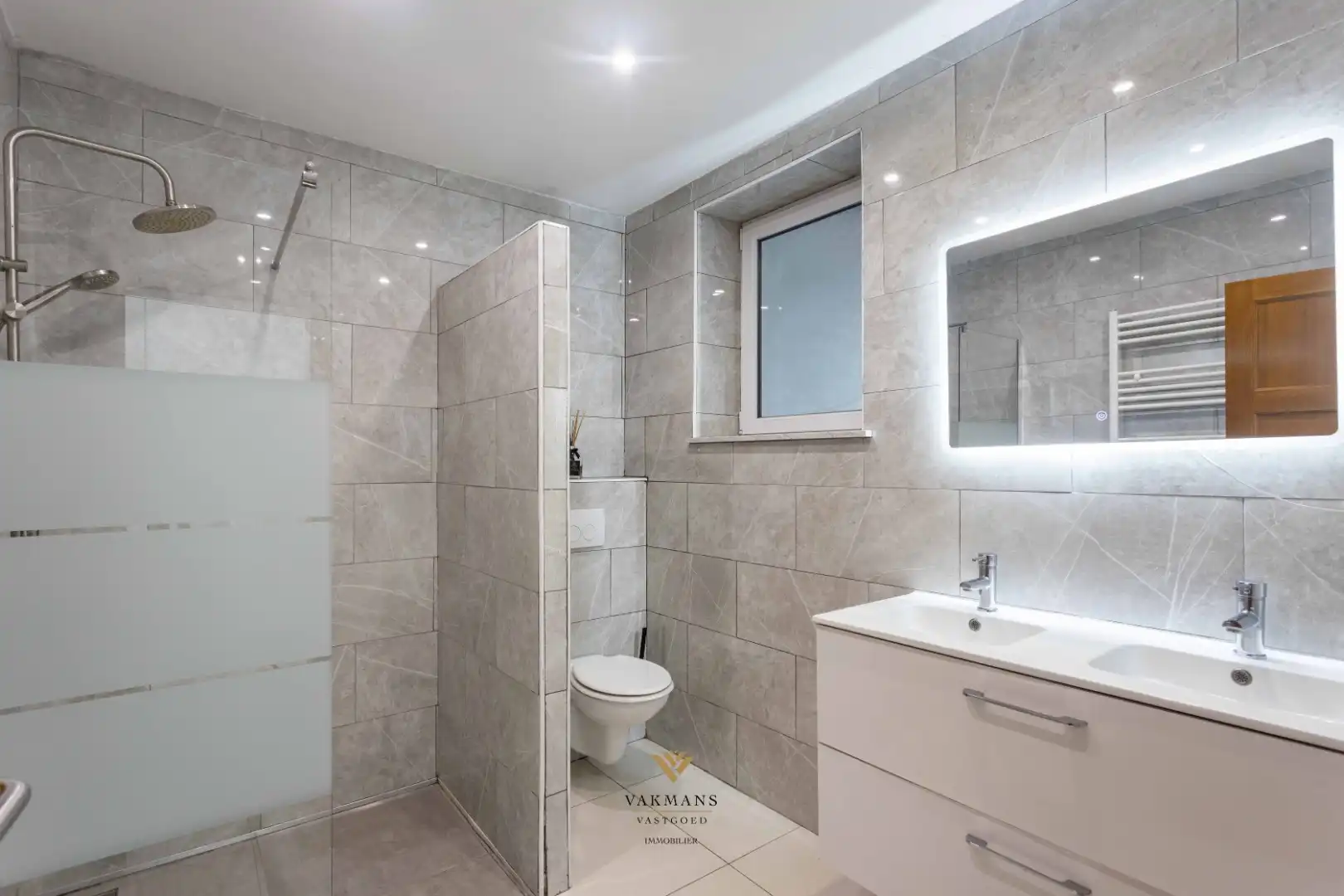 Ruime woning met 4 slaapkamers op rustige locatie foto 16