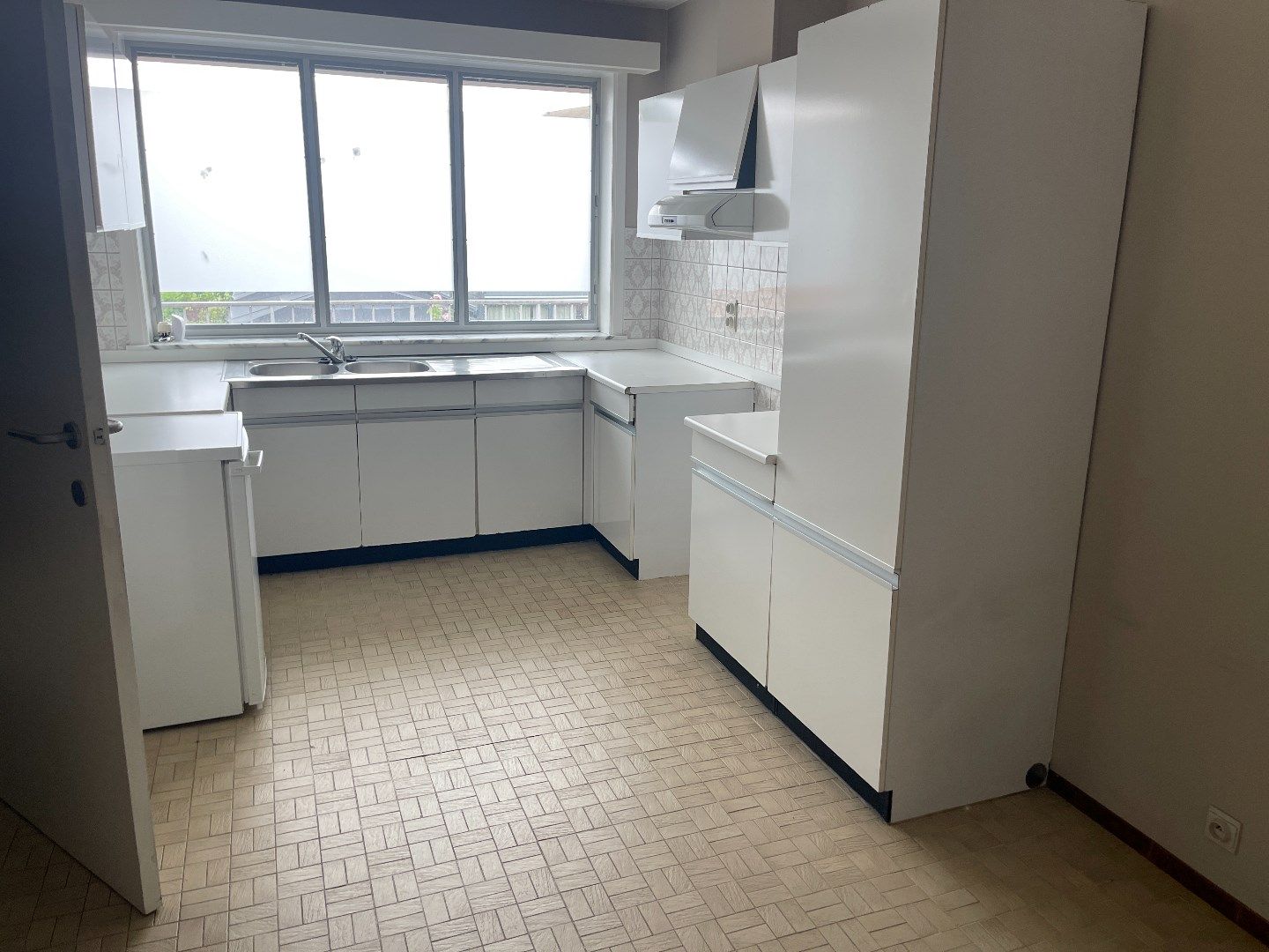 Kantoorgebouw 482m² op 3a85ca met tuin en garage op commerciële topligging foto 13