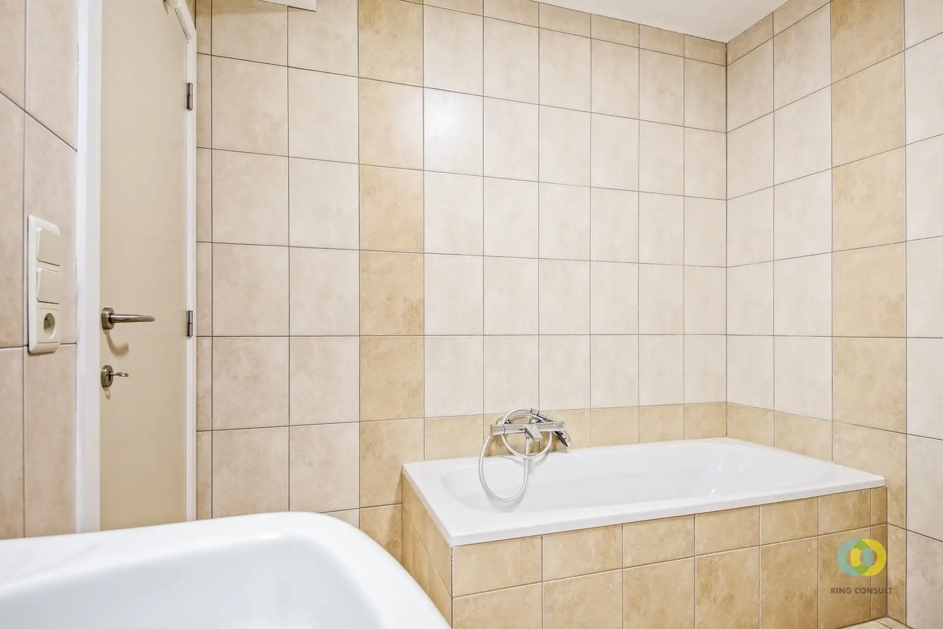 Appartement met twee slaapkamers en binnestaanplaats foto 15
