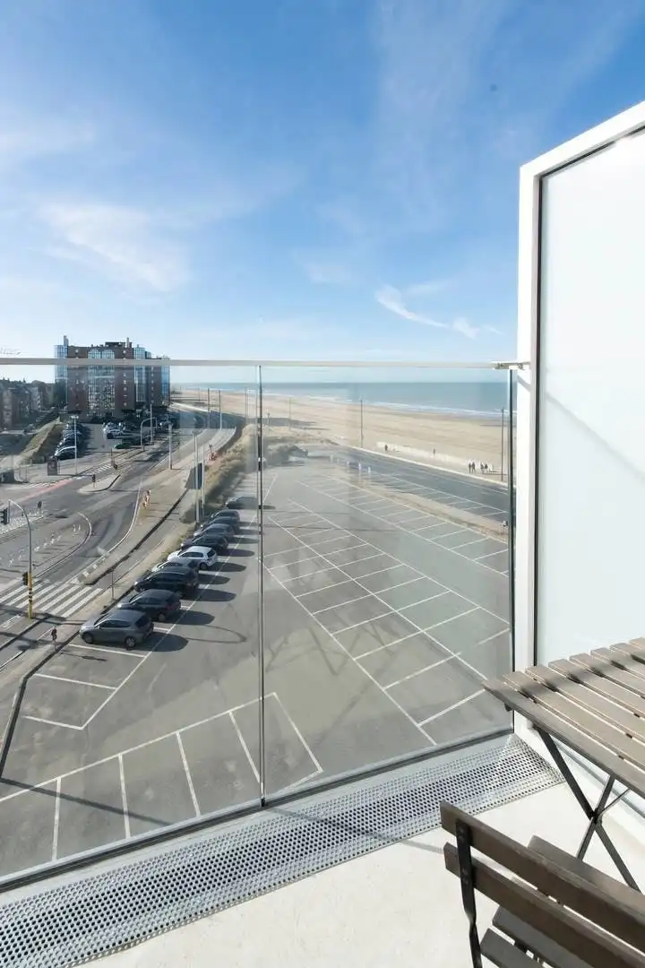 Gerenoveerd hoekappartement met prachtig open zicht foto 6