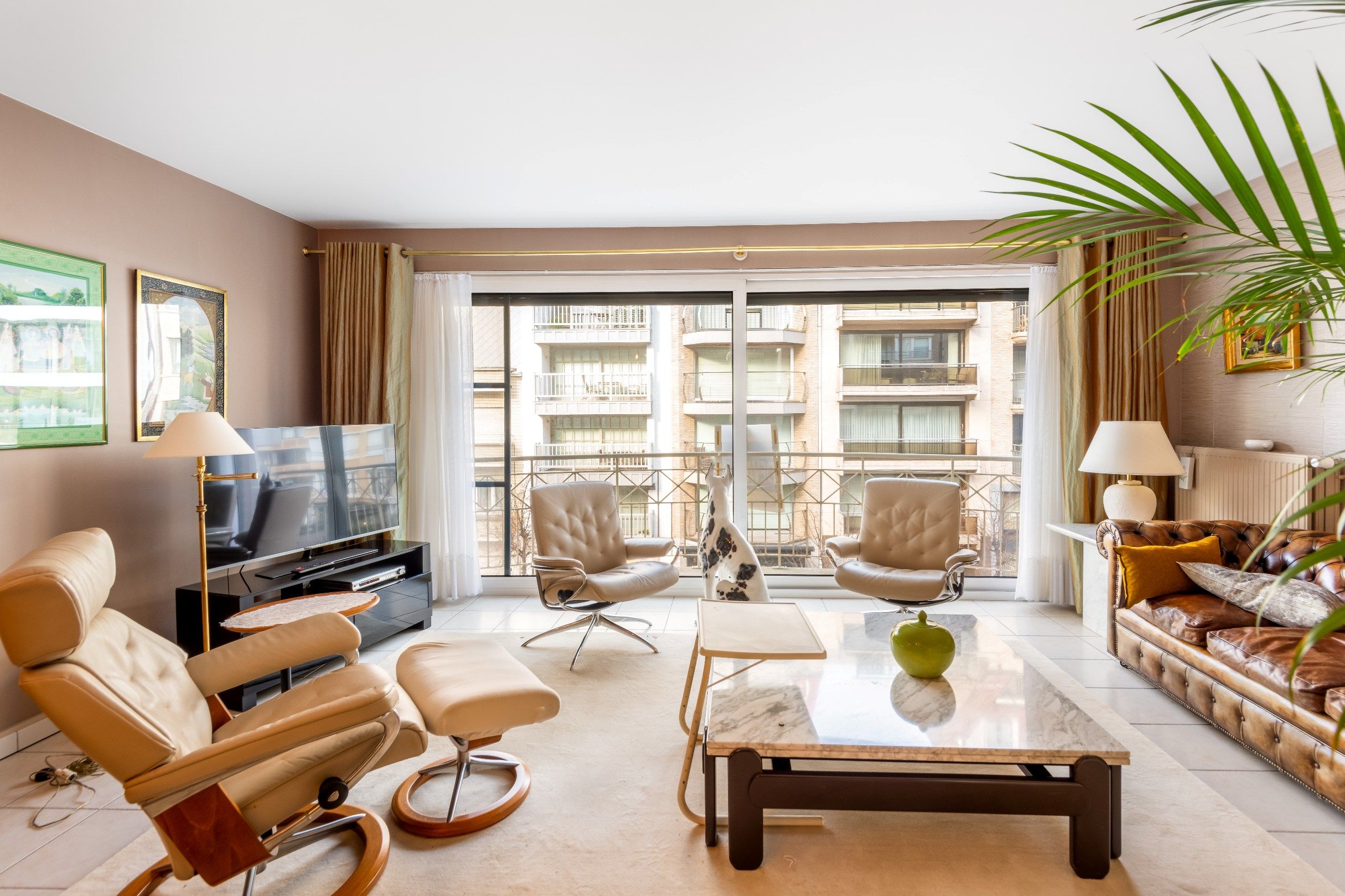 Zeer centraal gelegen, ongemeubeld appartement in de Dumortierlaan op enkele stappen van de Lippenslaan en de Zeedijk. foto 3