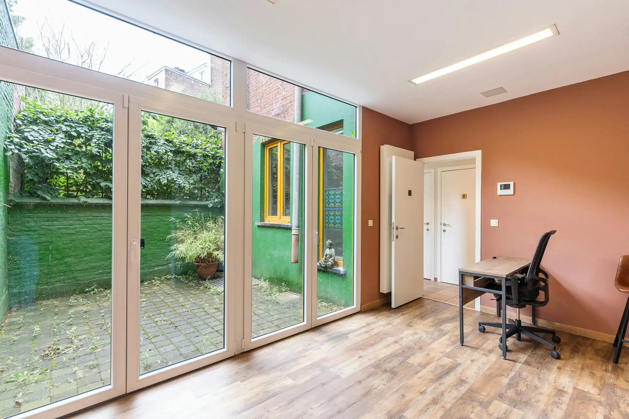 Authentiek opbrengsteigendom te koop in de Markgravewijk foto 14