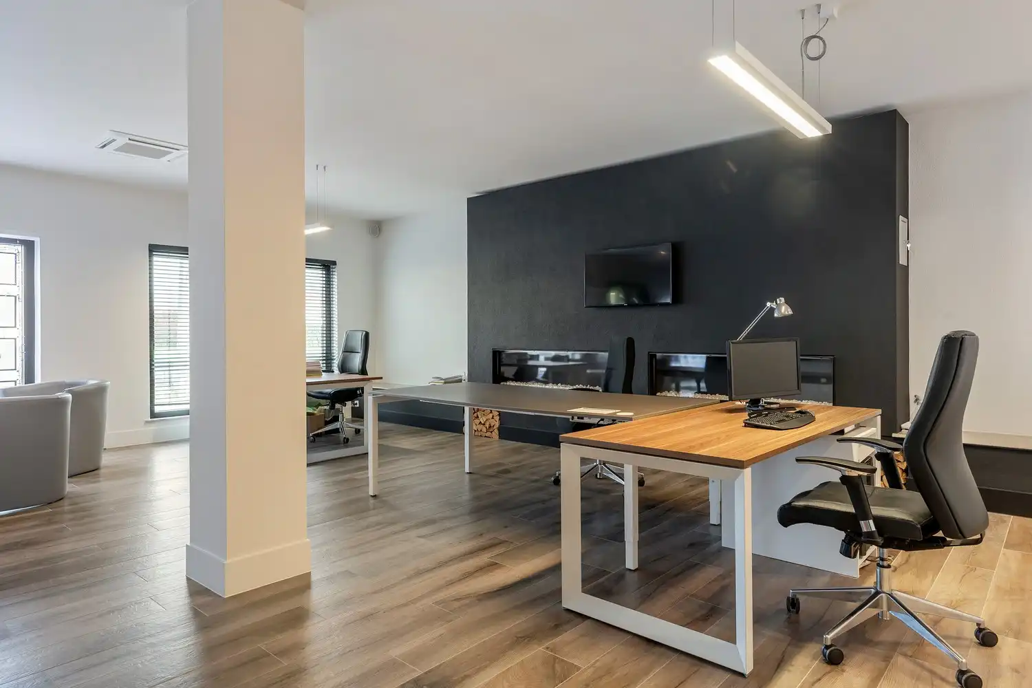 Uiterst gunstig gelegen kantoor met woonst. foto 10