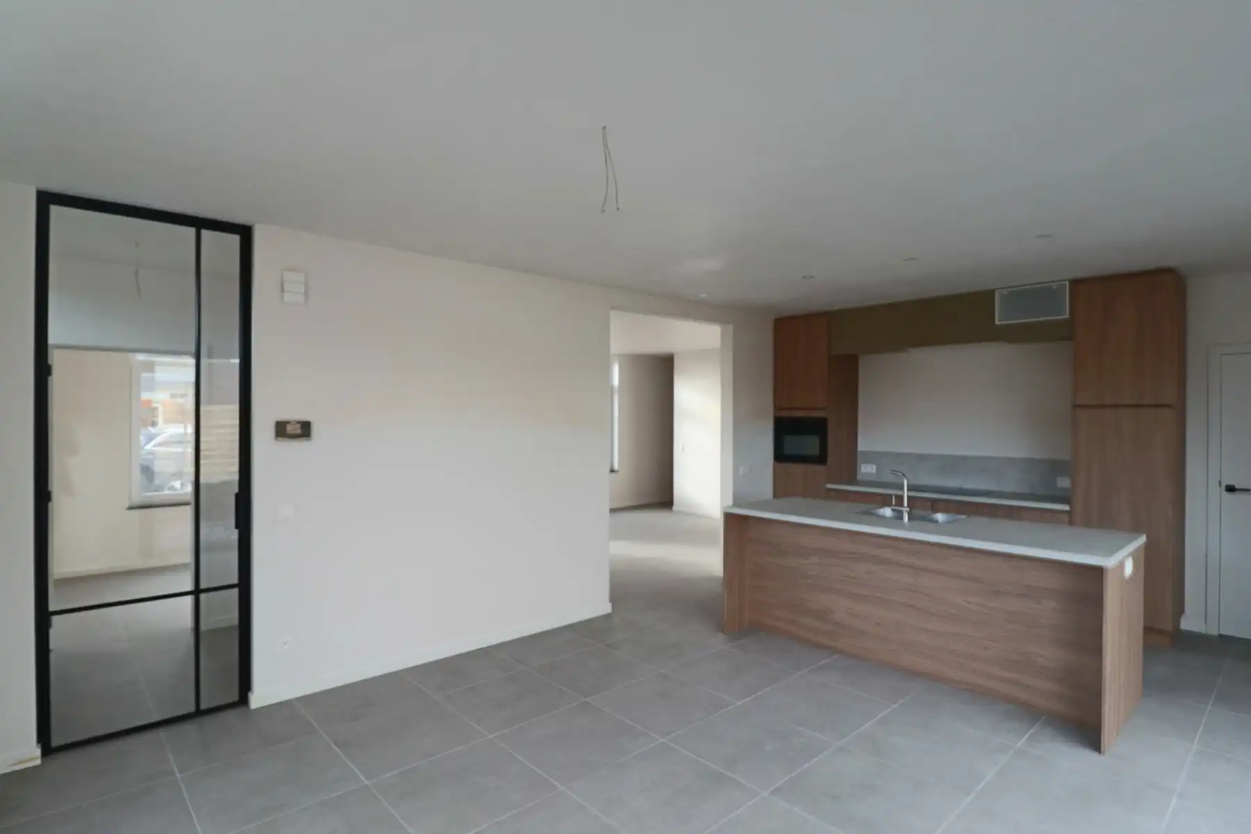 Ruime gezinswoning (ca 245 m²) met 3 slaapkamers op perceel van ca. 330 m². foto 4