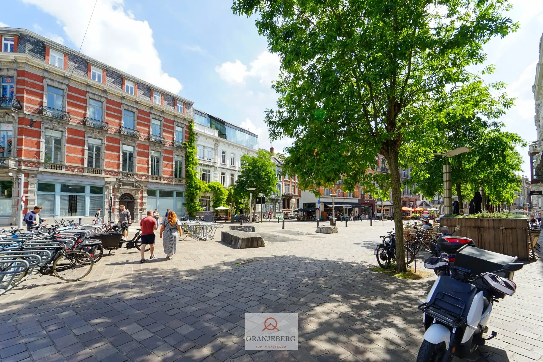 Instapklaar hoekkantoor met 5 ruimtes aan François Laurentplein foto 2