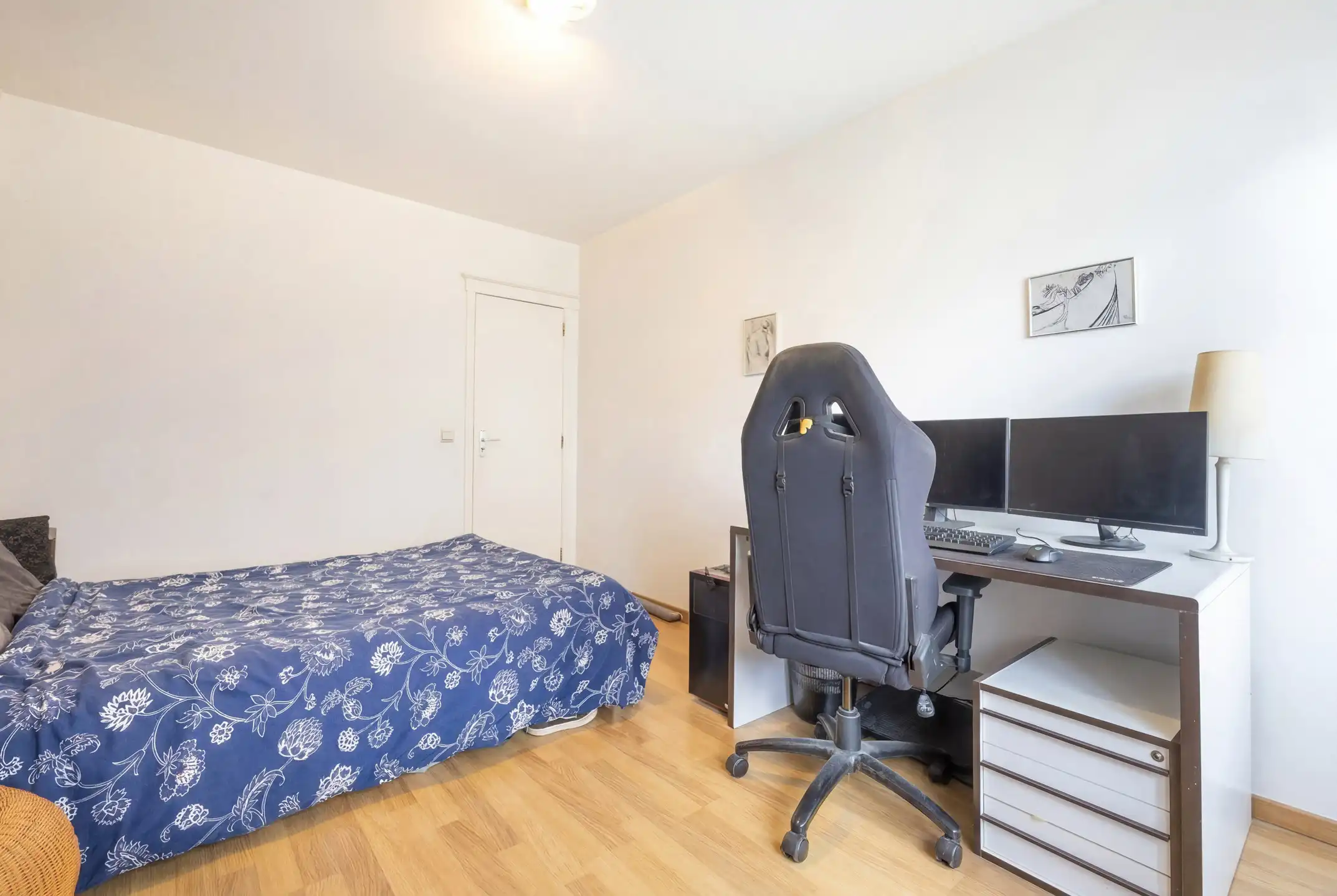 Europese wijk, lichtrijk 2-slaapkamerappartement foto 11