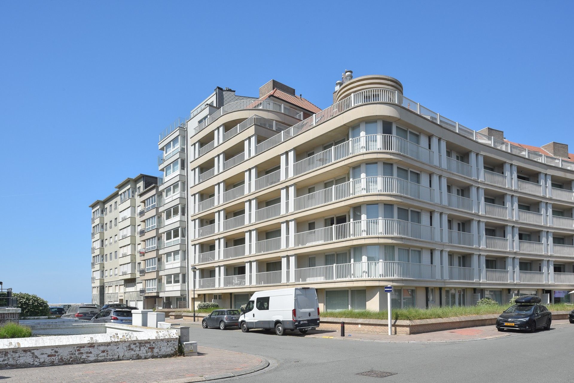 Geweldig gelegen gelijkvloers appartement met een zonnig terras te Knokke foto 1