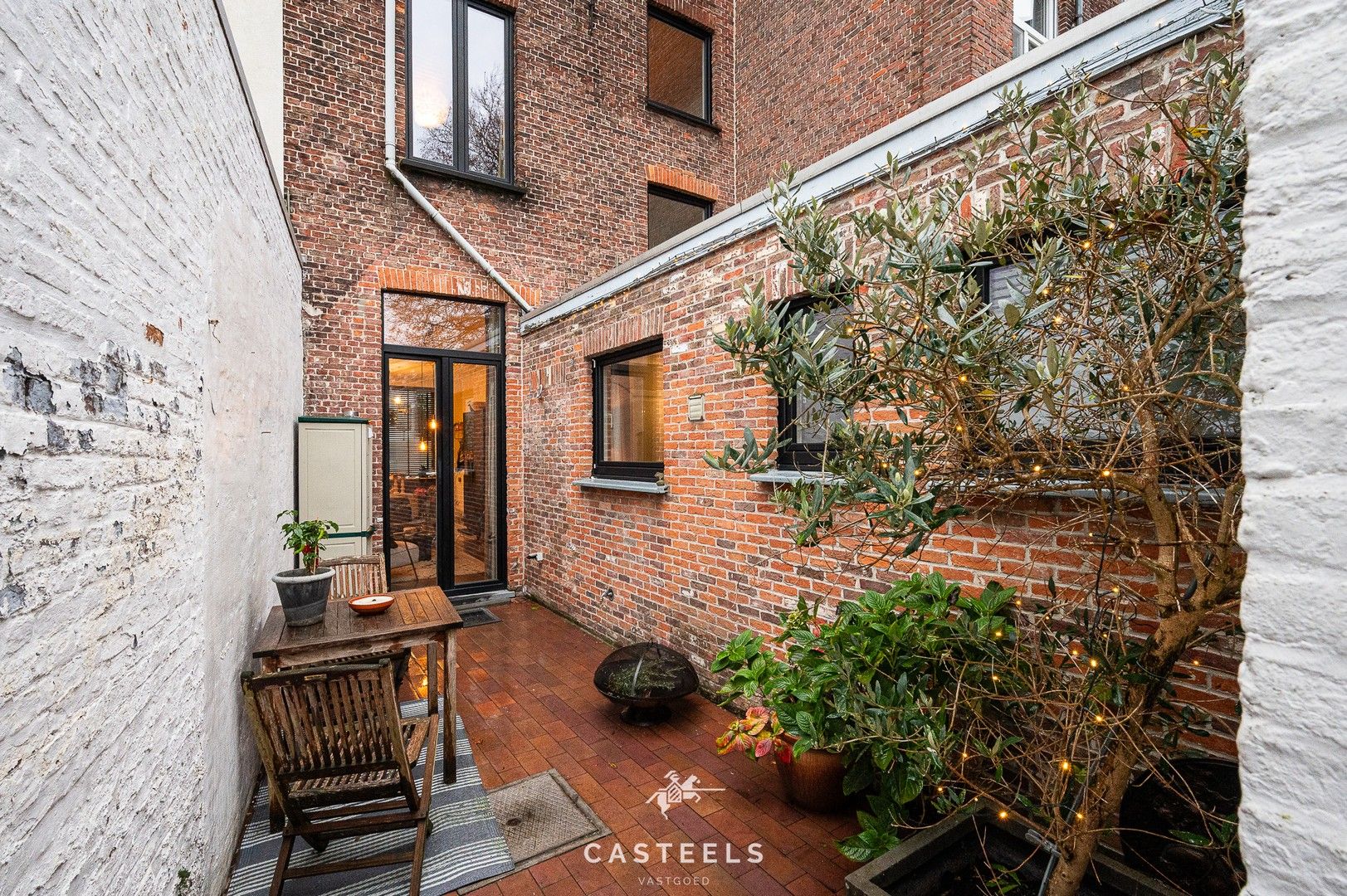 Instapklare stadswoning nabij station Brugge met tuin en studio foto 23