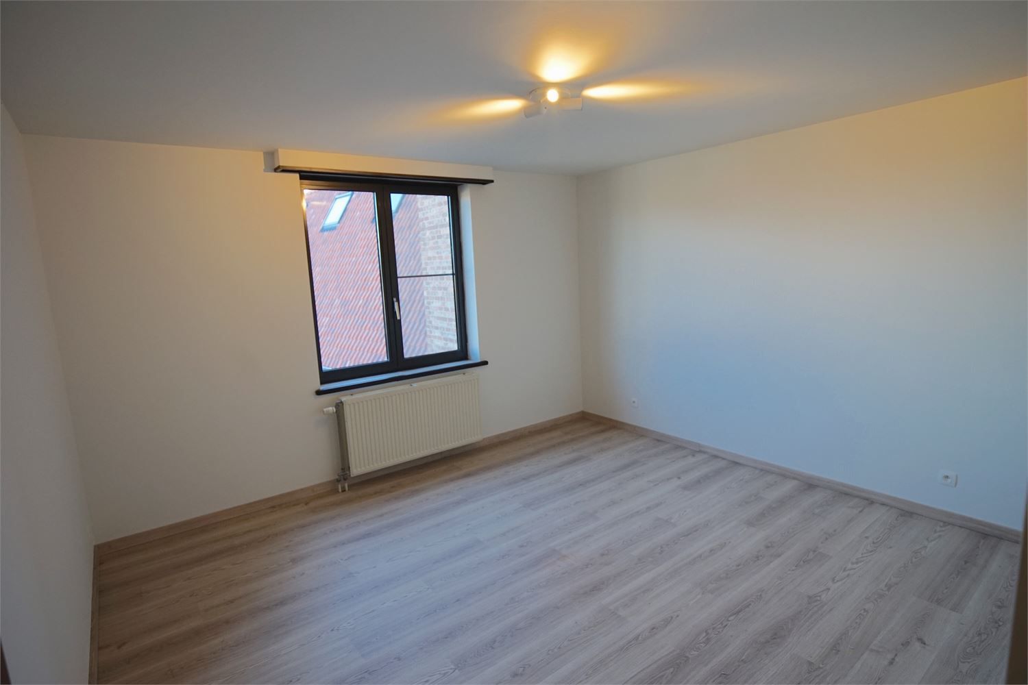 Ruim vernieuwd appartement op TOPLOCATIE met garage! foto 10