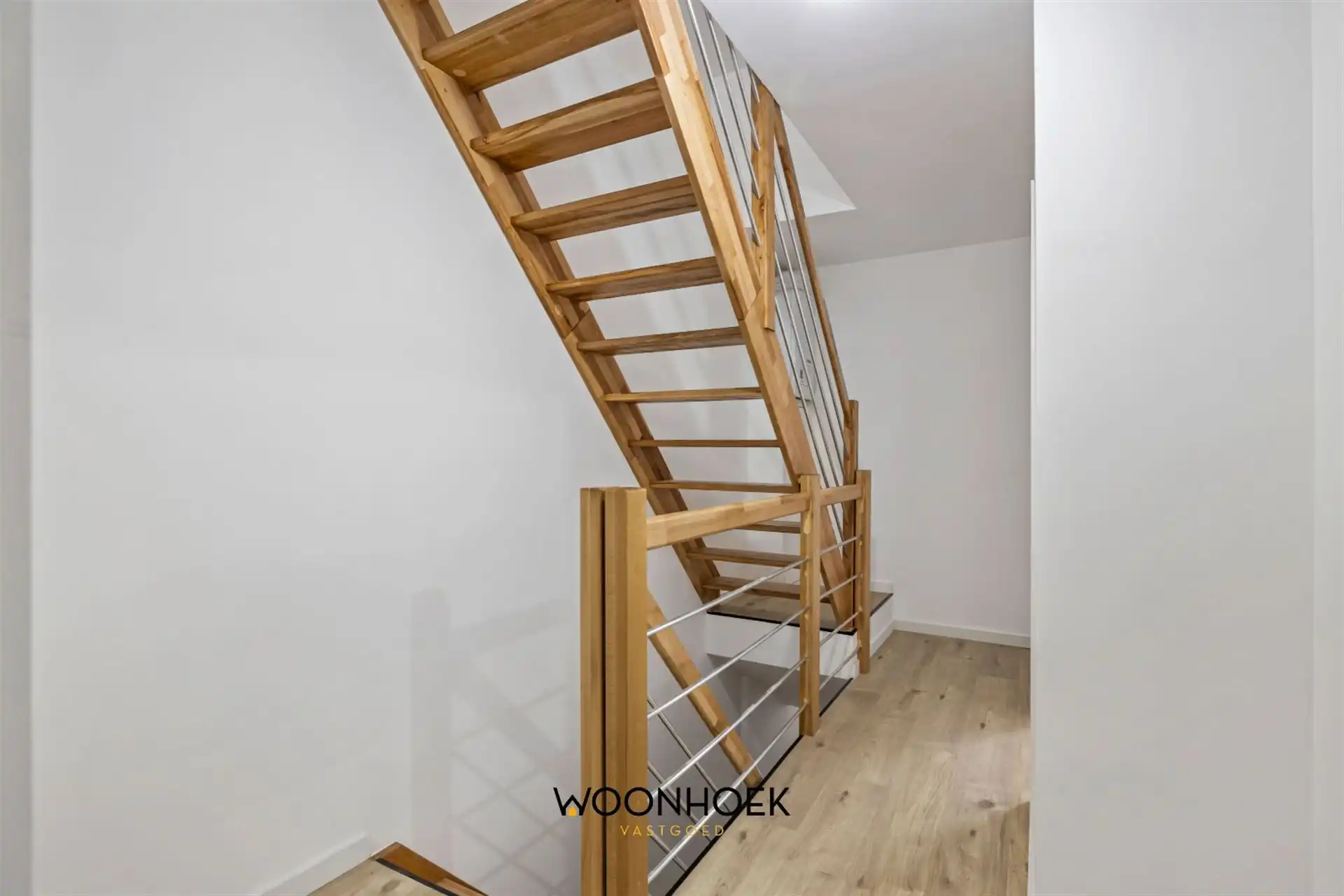 Gerenoveerde, 4-slpk woning met 2 badkamers en tuin! foto 21