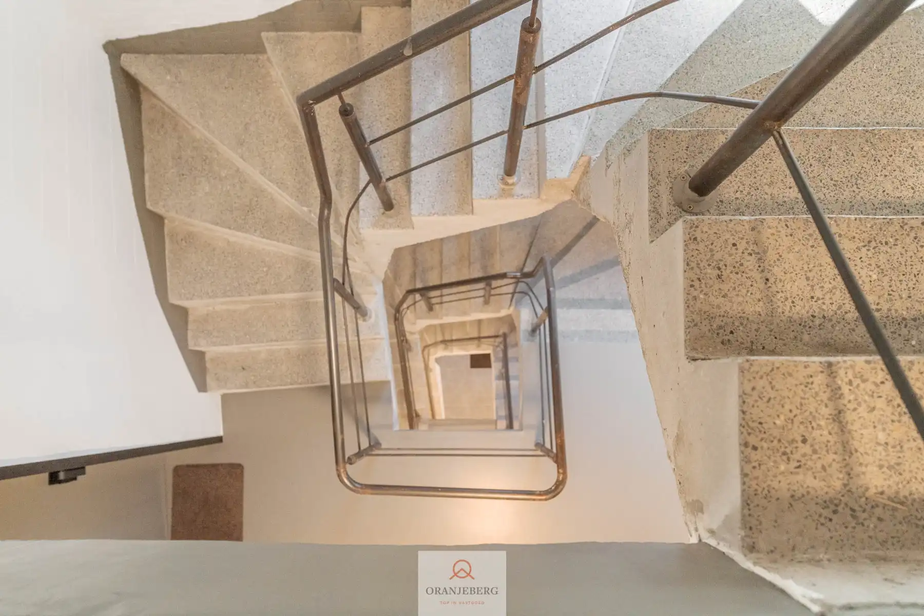 Uniek appartement in historisch gebouw foto 16