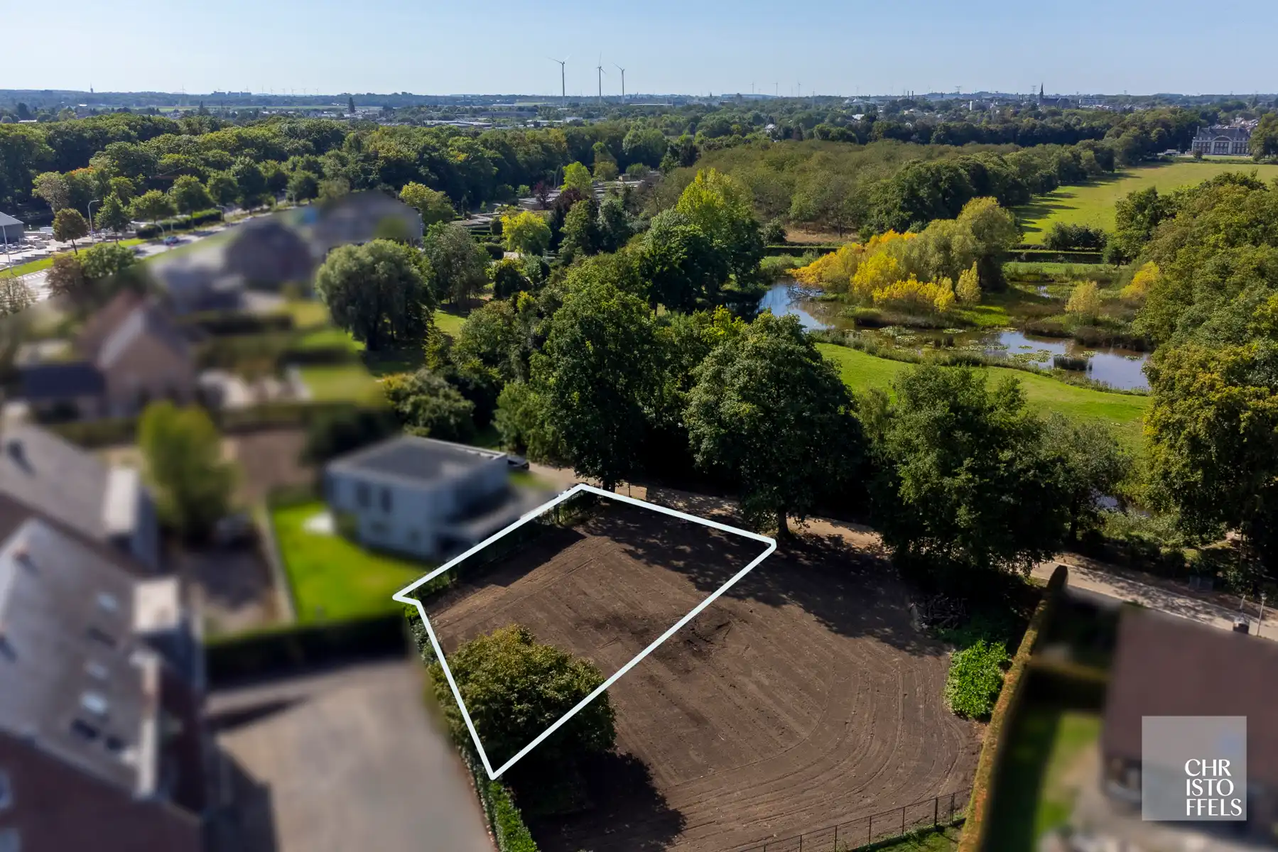 Residentieel gelegen bouwgrond voor open bebouwing van 744m²! foto {{pictureIndex}}