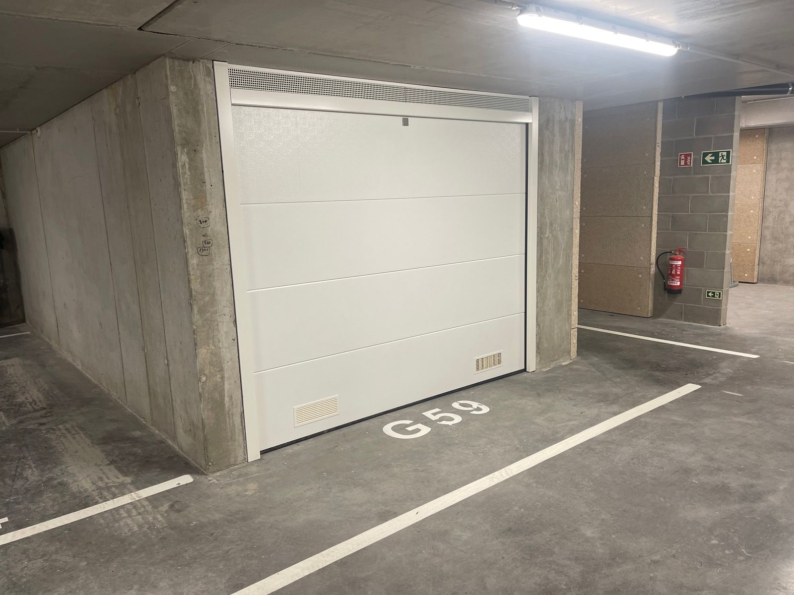 Afgesloten garagebox met sectionale poort (nieuwbouw) foto 2