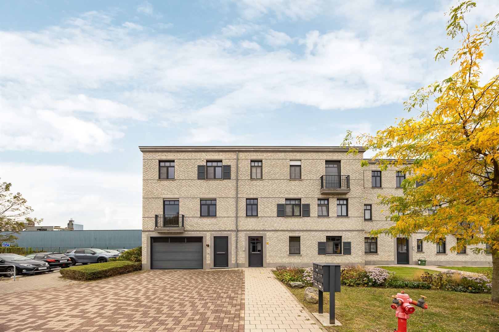 Modern appartement op doodlopend woonerf foto {{pictureIndex}}