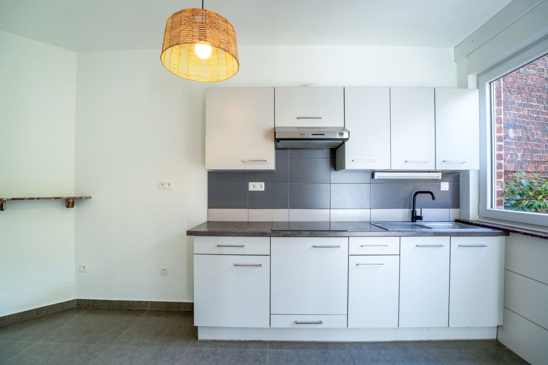 Gelijkvloers 1 slaapkamer appartement met tuin nabij centrum foto 4