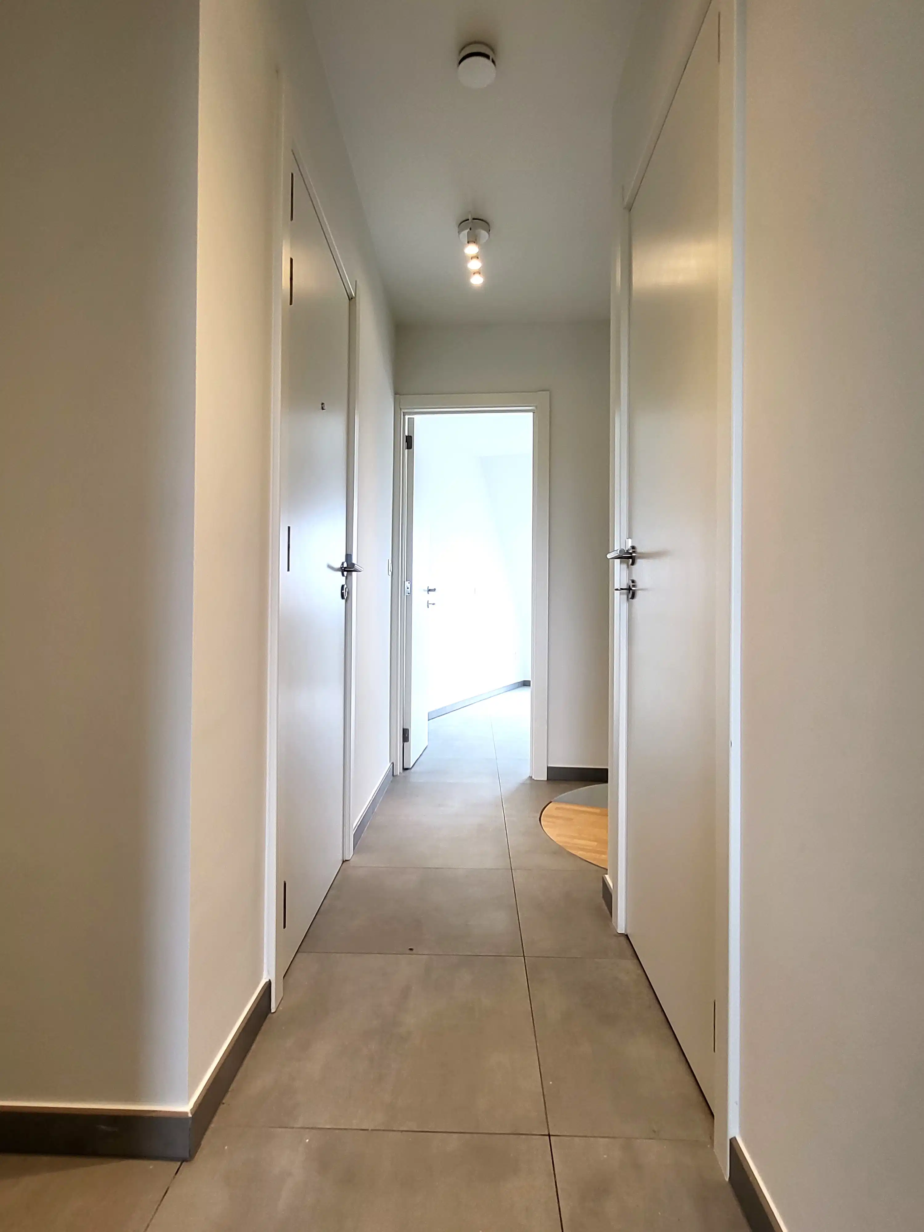 Ruim duplexappartement met 2 slaapkamers, terras en garage gelegen in het centrum van Zottegem. foto 22