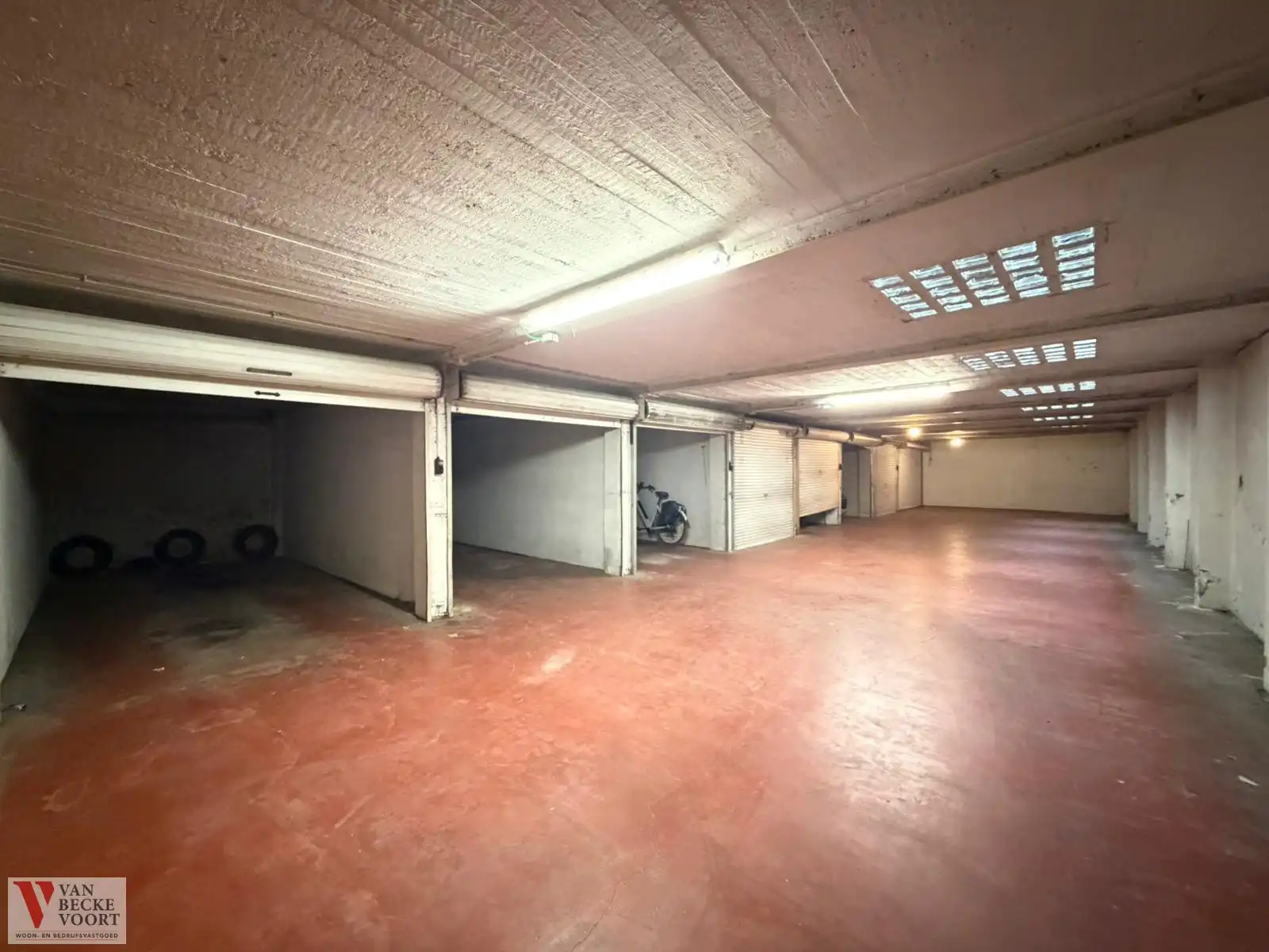 Garagebox 14m² op toplocatie Oostende foto 4