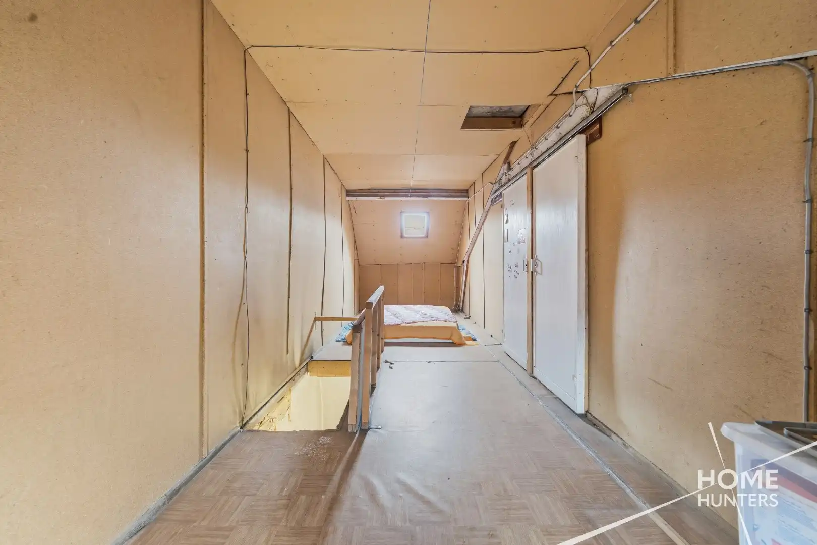 Te renoveren woning met 3 slaapkamers en ruime garage in Vlamertinge foto 16