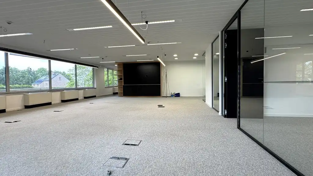 Instapklaar kantoor te huur op zichtlocatie langs N70 in Lochristi foto 6