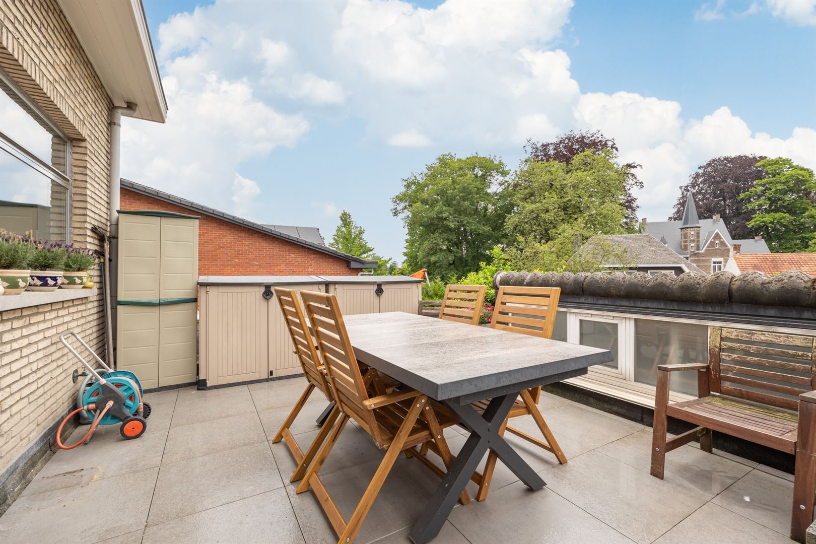 Kantoor met grote vitrine en duplex appartement foto 23