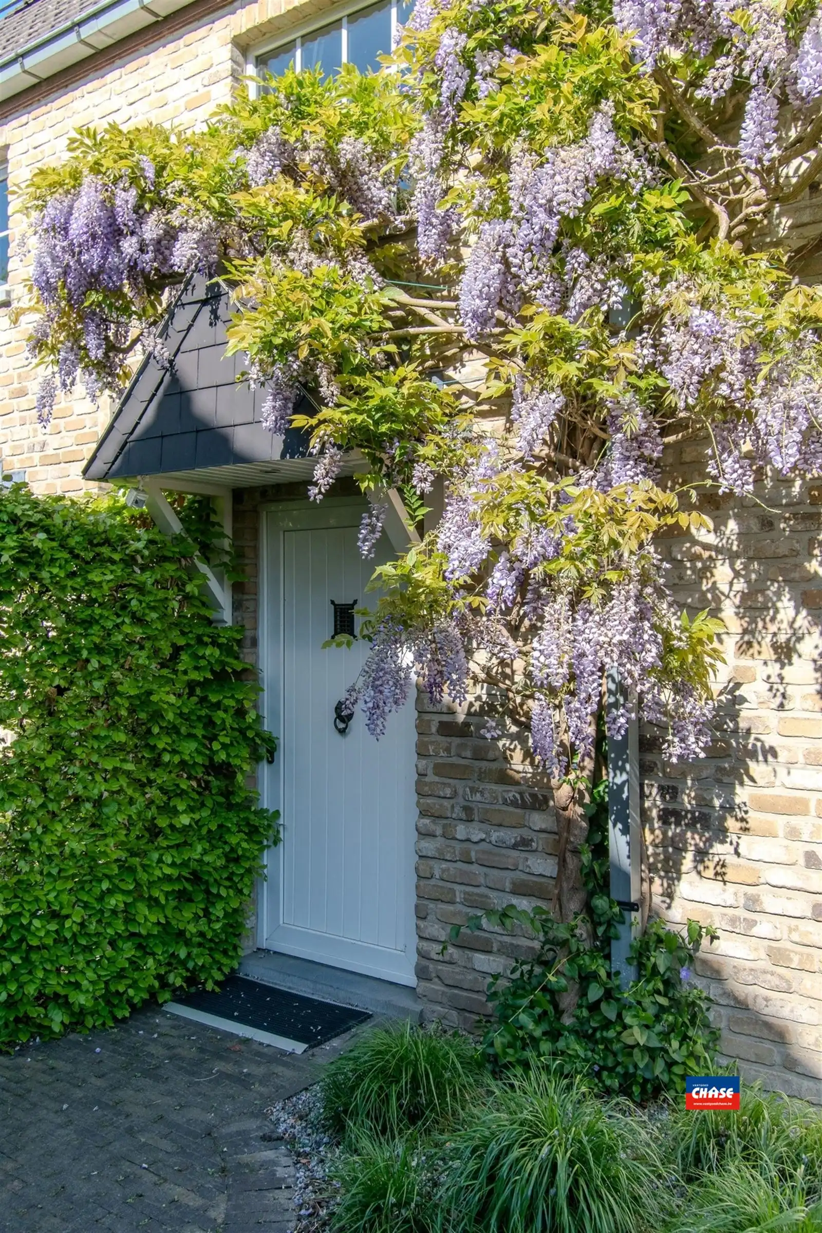 Villa met prachtige tuin in een doodlopende straat foto 3