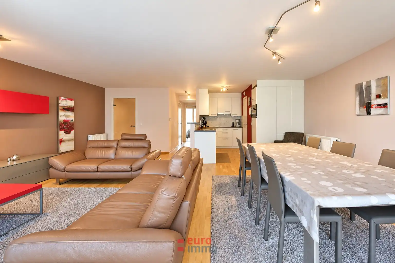 Vastgoedklepper in onze bruisende winkelstraat!! foto 5