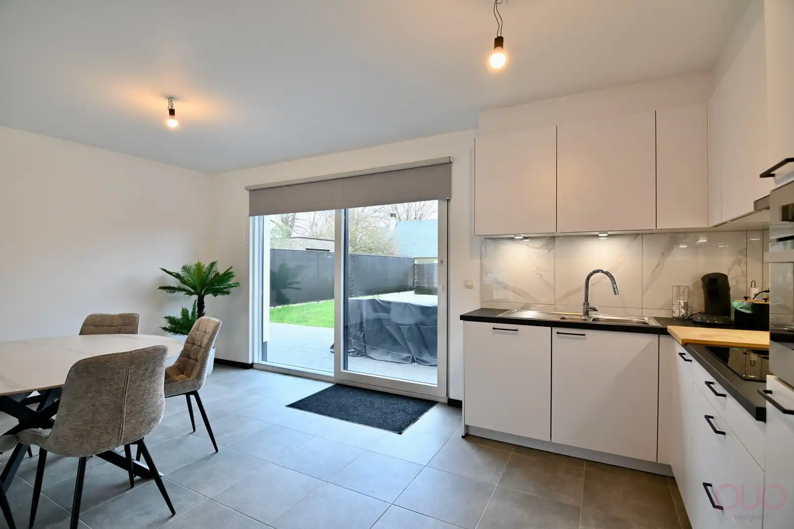 Moderne halfopen gezinswoning. foto 8