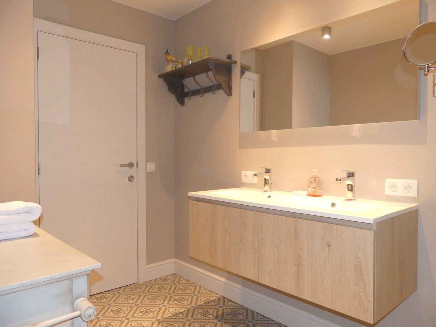 Ruim instapklaar en gezellig gelijkvloersappartement met terras en garage foto 10