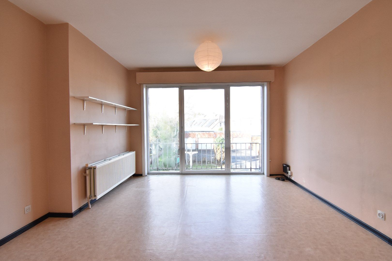 Op te frissen 2-slpk appartement - eerste verdieping foto 3