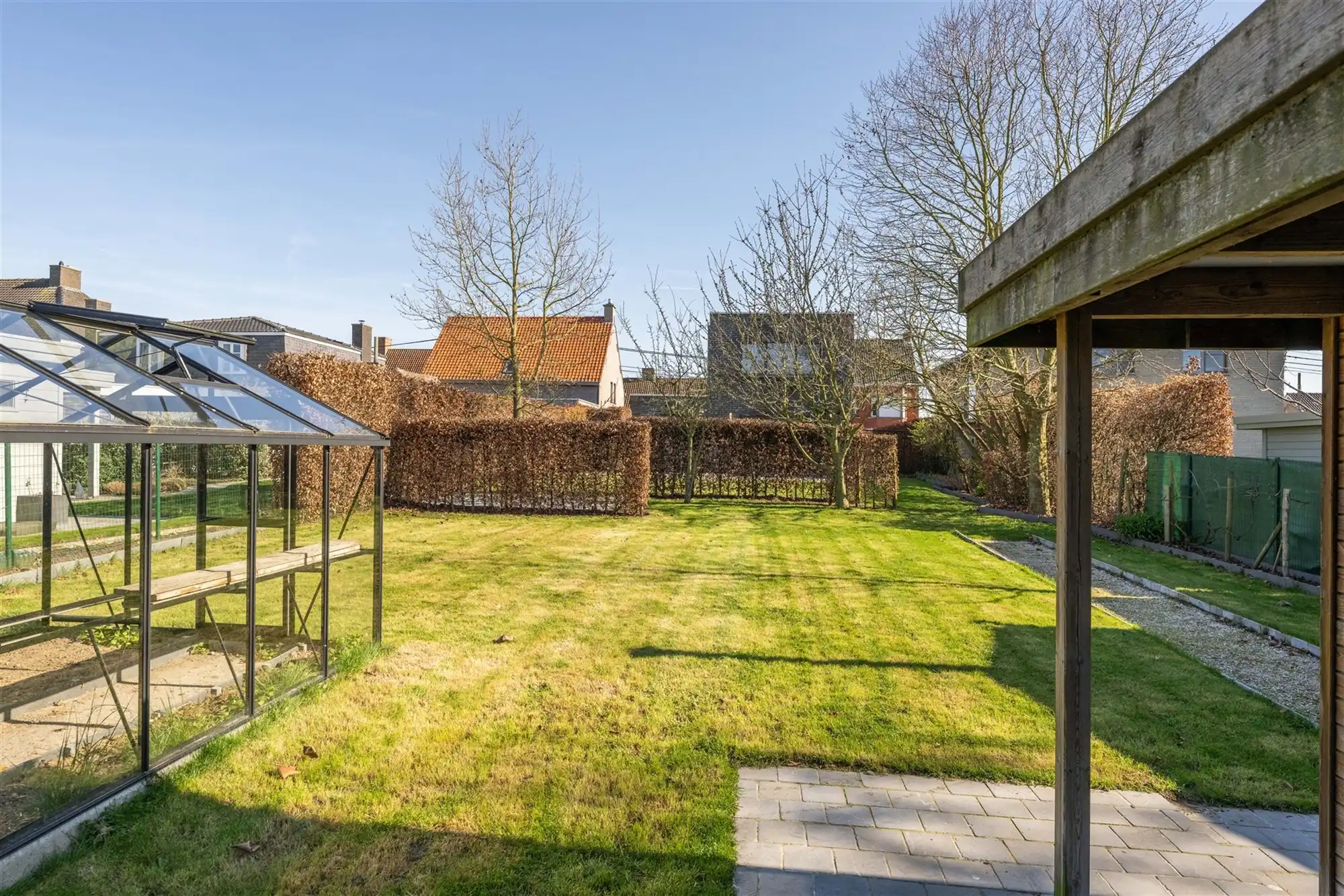 Woning met 3 slps, garage en tuin op 696 m² foto {{pictureIndex}}