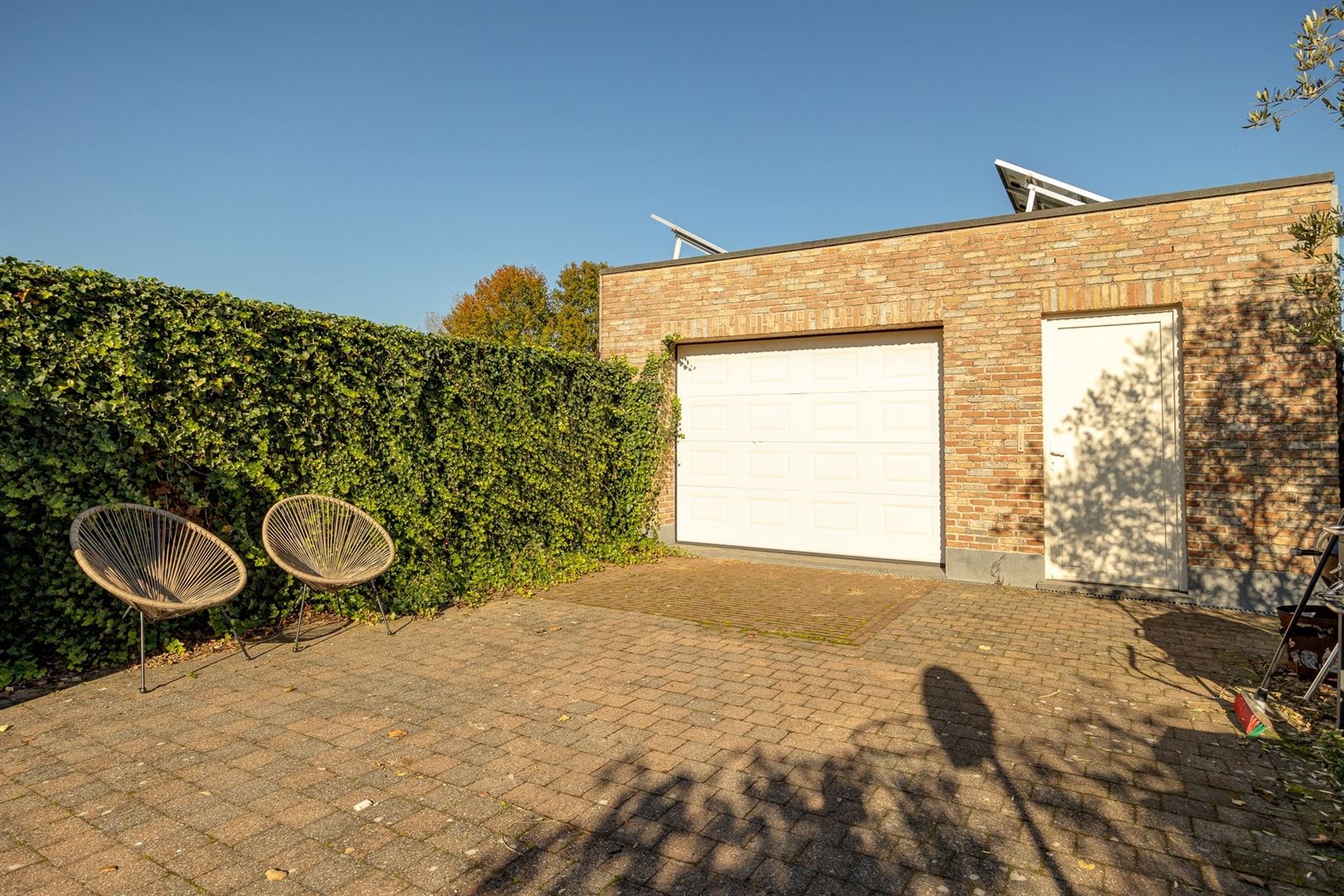 Grootse woning met 4 slaapkamers en 2 garages foto 24