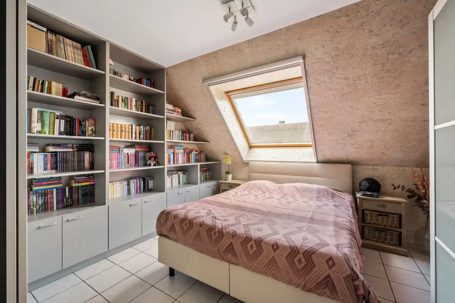 Ruim en lichtrijk appartement van 110 m² met terras, parking en 2 slaapkamers in Ninove foto 12