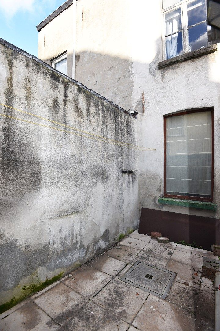 Grondig te renoveren woning maar ! GEEN RENOVATIEPLICHT ! Ideale starterswoning / investeringspand te Gent foto 9