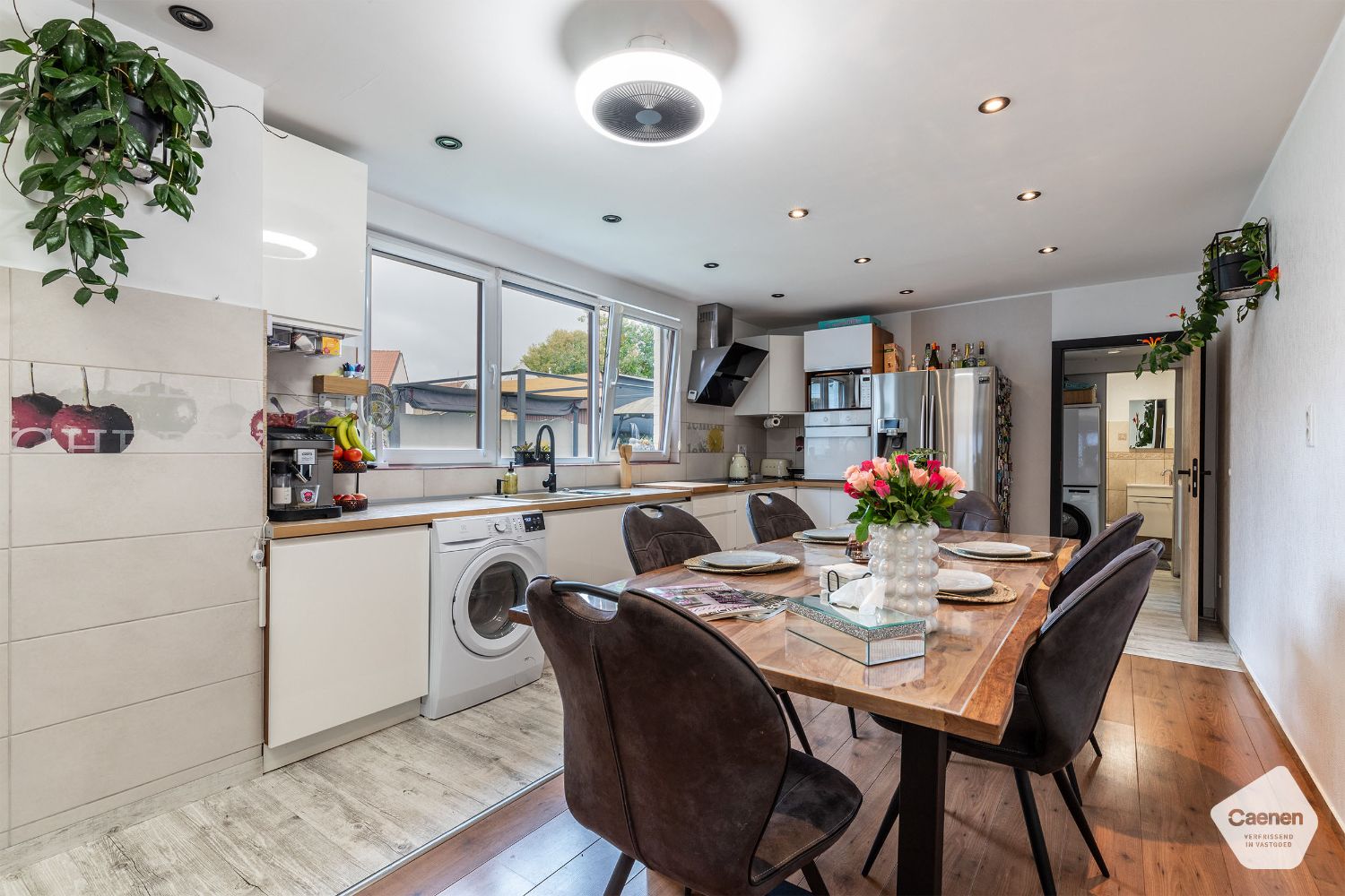 Energiezuinige en Veelzijdige half-open woning met 6 slaapkamers en GARAGE! foto 3