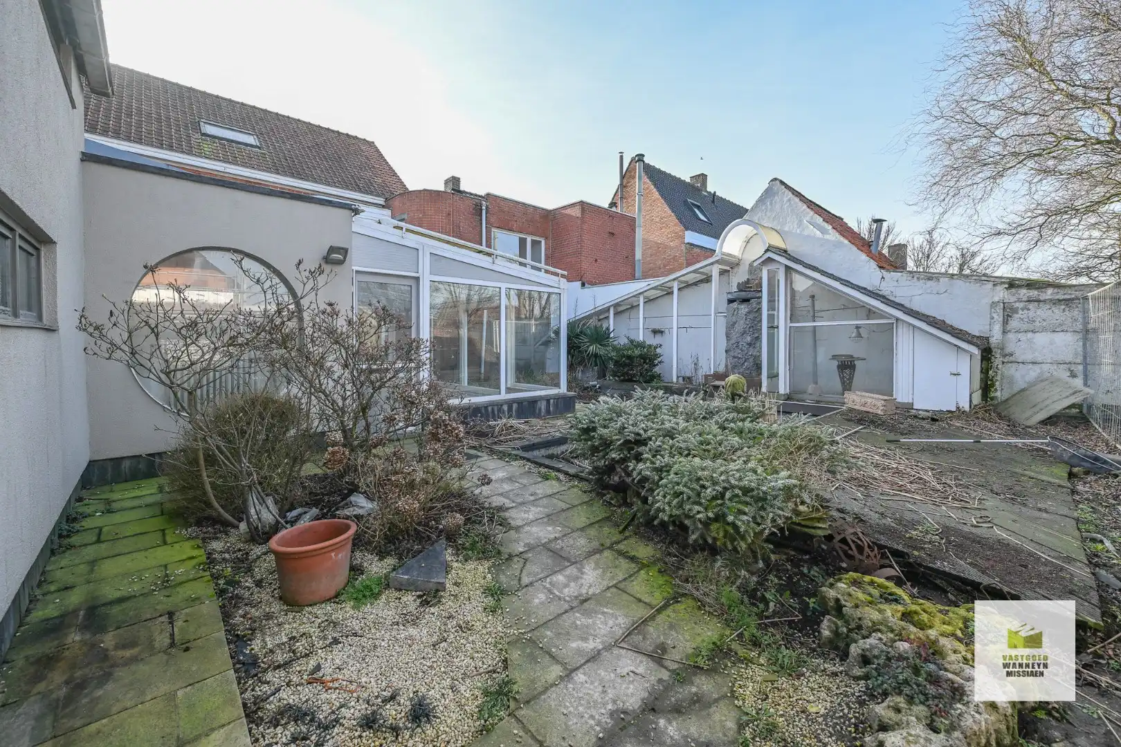 Ruime te renoveren gezinswoning met grote garage en 4 slaapkamers op 349 m2 foto 24