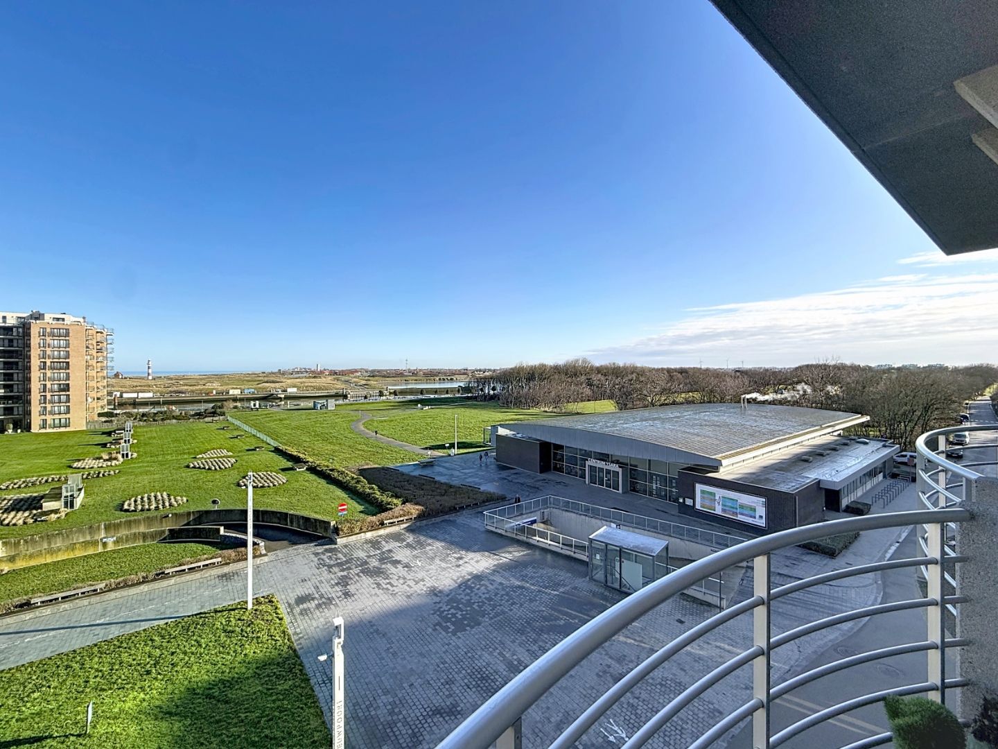 Volledig gerenoveerd appartement met zicht op de vaargeul en schildpad te Nieuwpoort foto 2