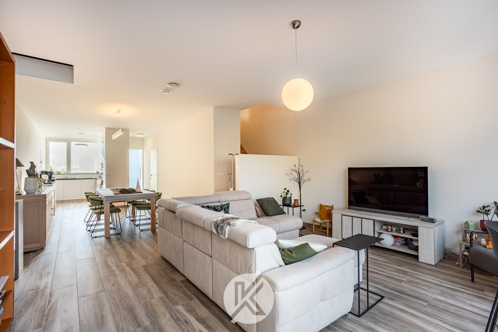 Instapklare woning met kwalitatieve afwerking foto {{pictureIndex}}