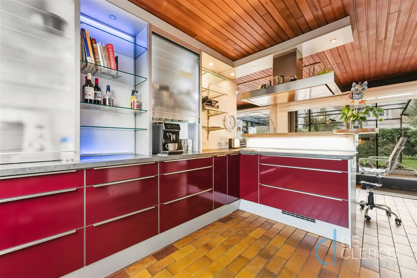 Ruime bungalow met grote tuin te koop in groene omgeving! foto 6