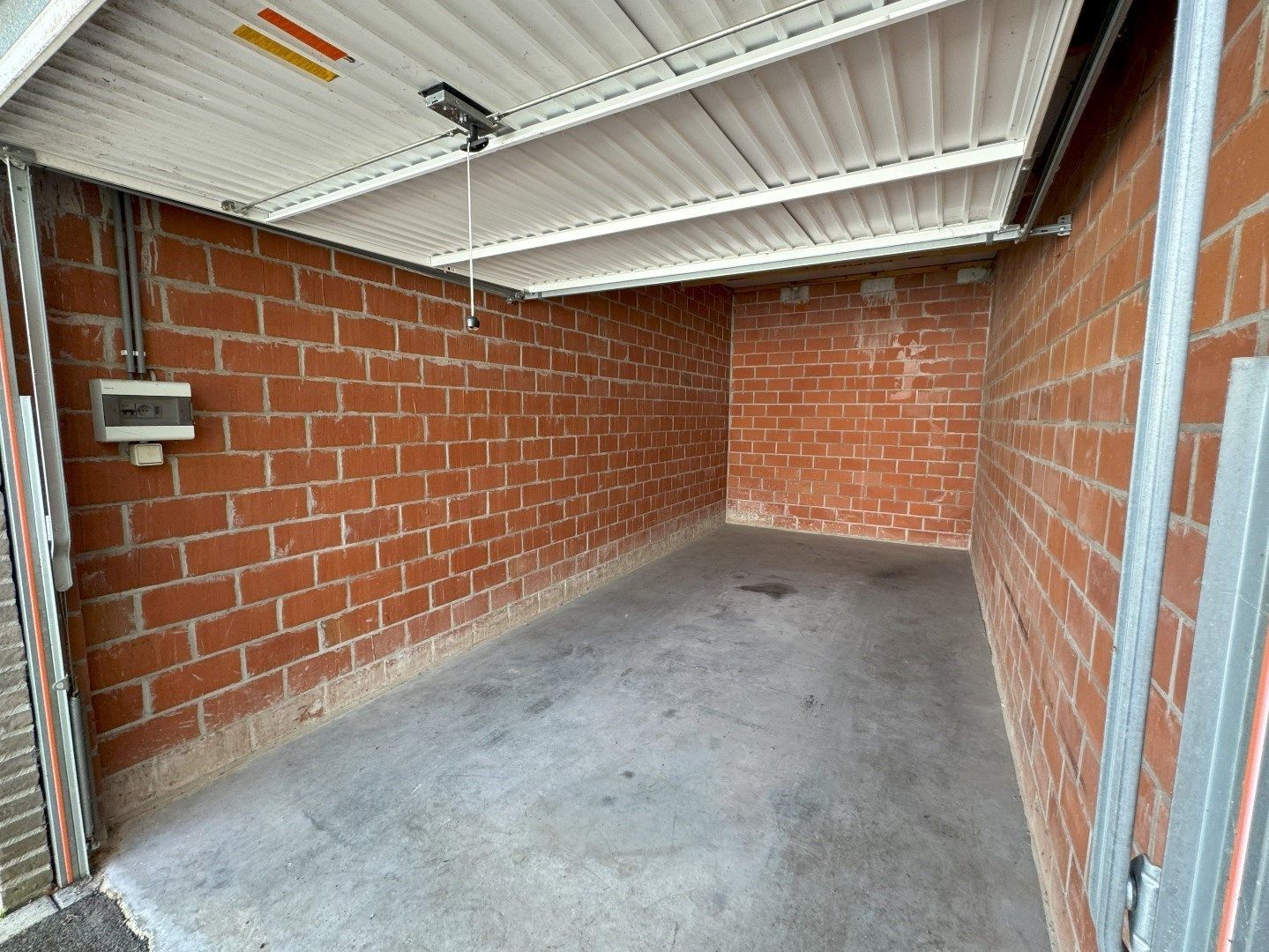 RECENTE GARAGE IN HARTJE MEULEBEKE  foto 3