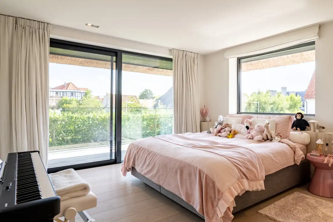 Recent gebouwde villa voorzien van een luxe afwerking, grenzend in alle privacy aan het Zwin nabij de Oosthoek  foto 18