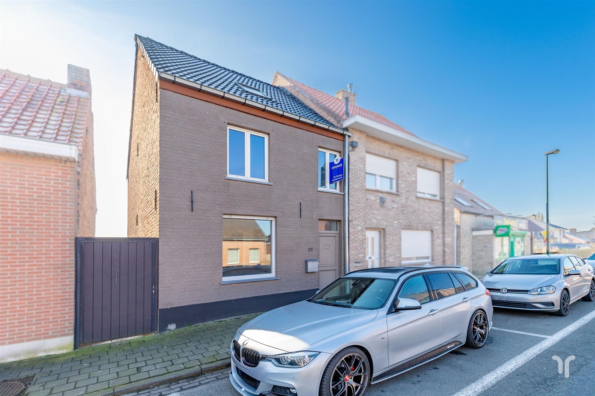 Op te frissen woning te Torhout met zonnige tuin. foto 2