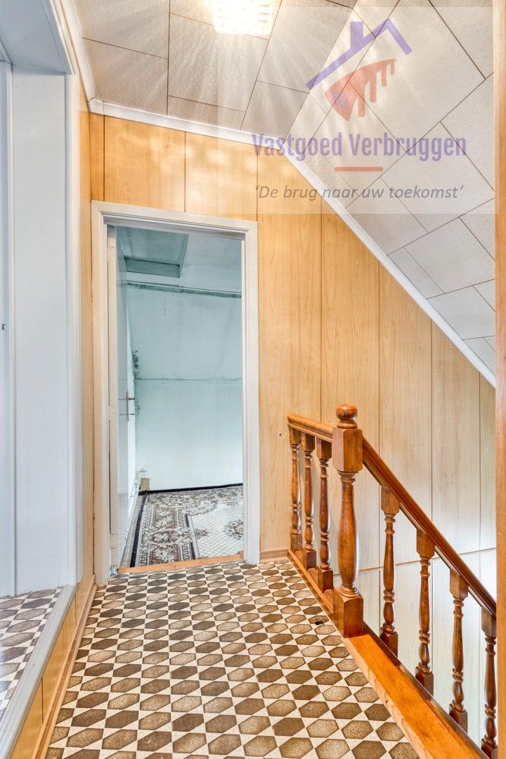 Rustig gelegen te renoveren halfopen bebouwing op ruim perceel van 16 are! foto 9