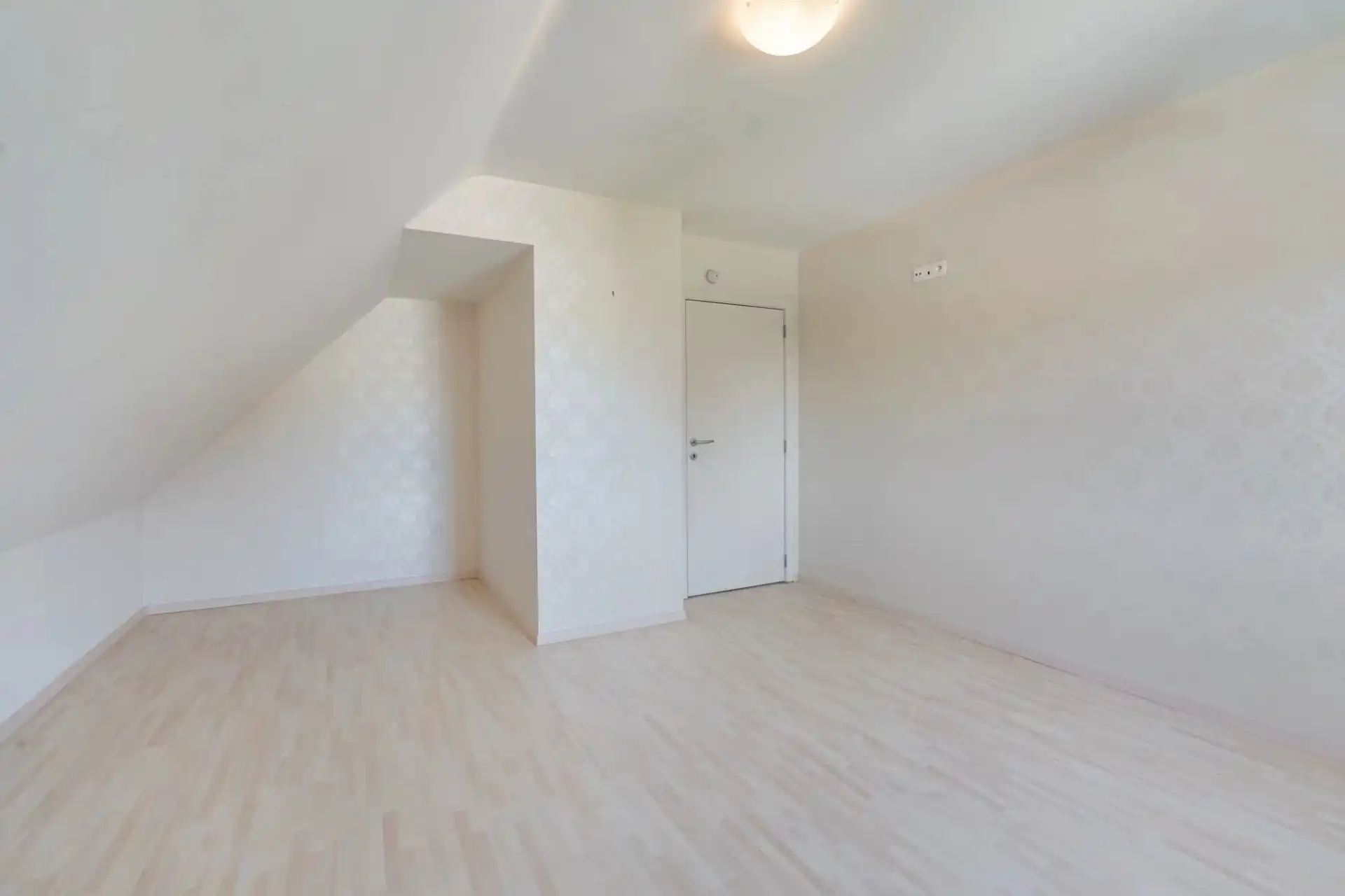 Instapklaar appartement met ruim terras in Heusden foto 13