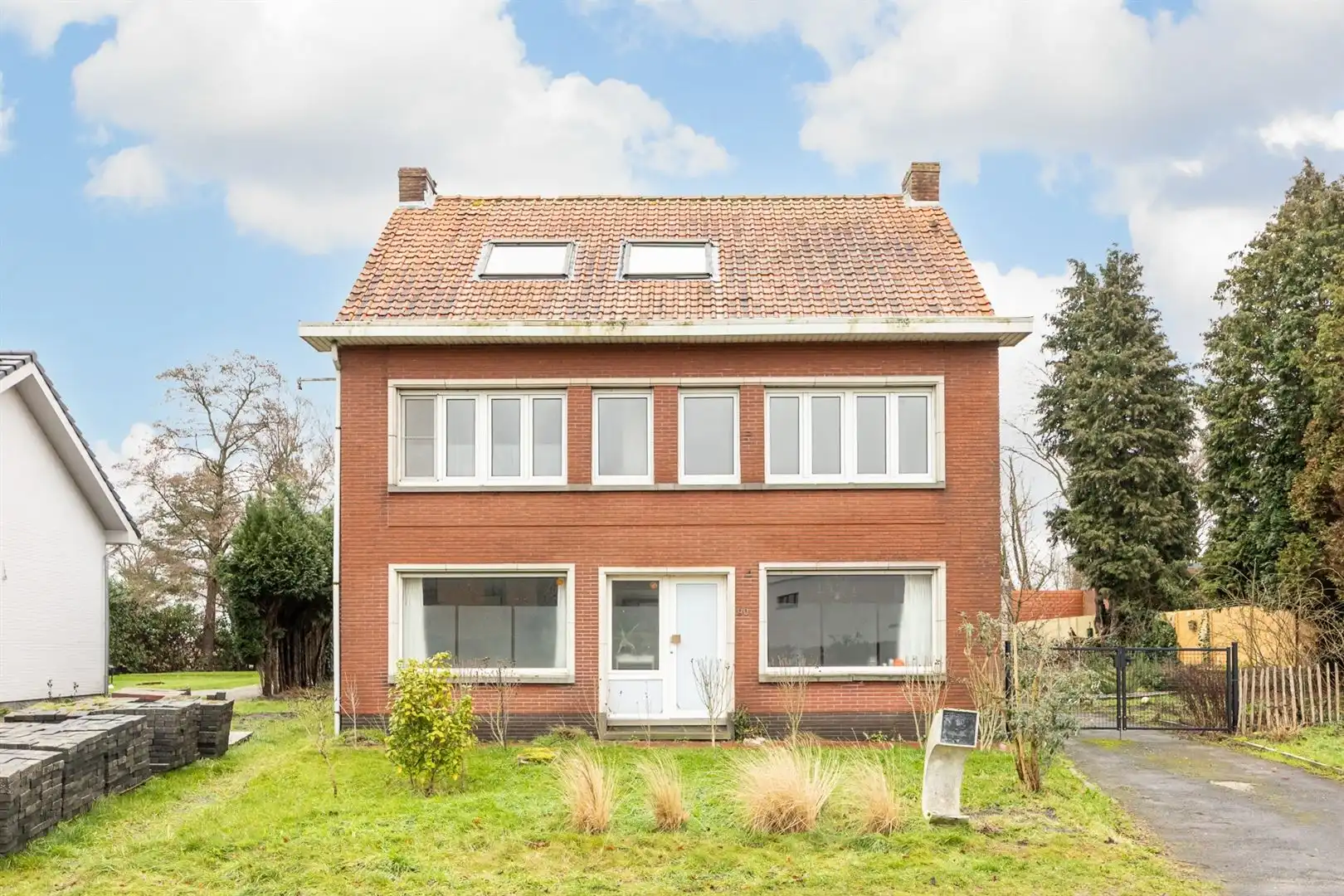 Hoofdfoto van de publicatie: Ruime woning met 4 slpks & top-potentieel in Wuustwezel!