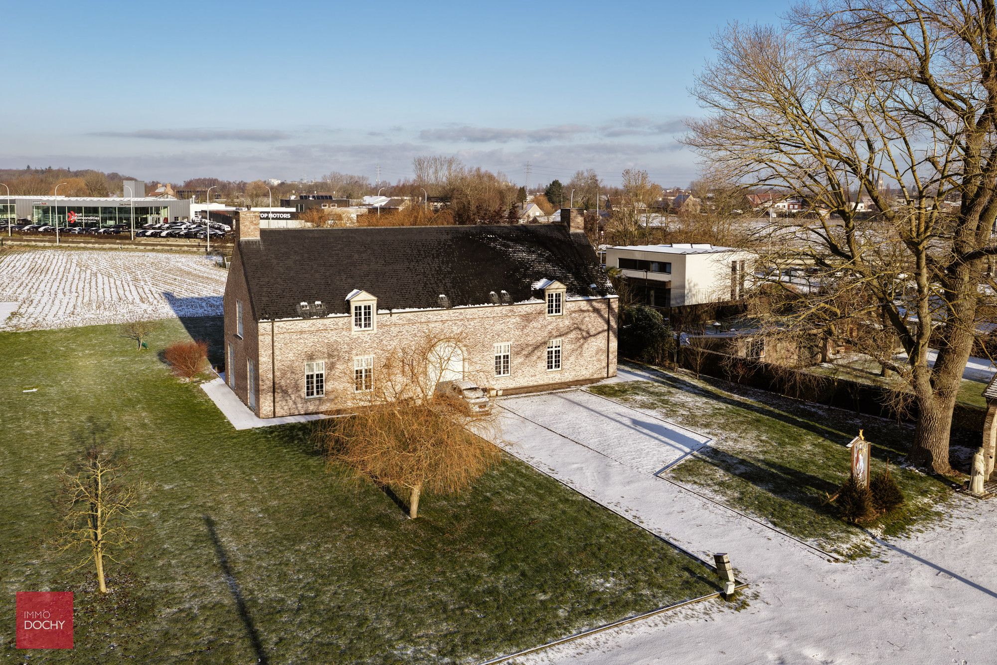 Ruime villa met veel mogelijkheden foto {{pictureIndex}}