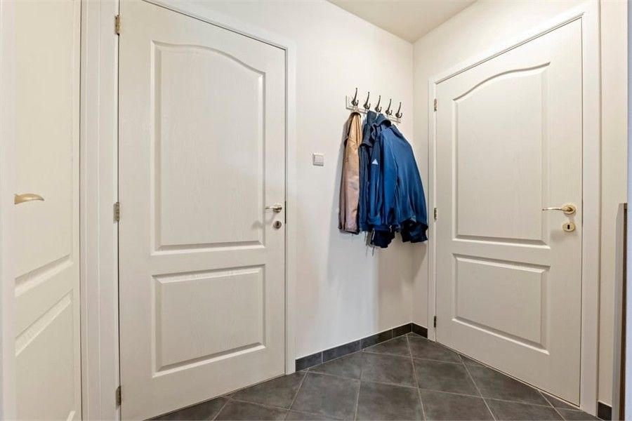 VERRASSEND RUIME GEZINSWONING MET GARAGE IN HEERS foto 6
